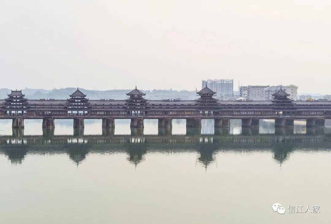 圖為芷江龍津風雨橋,橋全長146.7米,寬12.