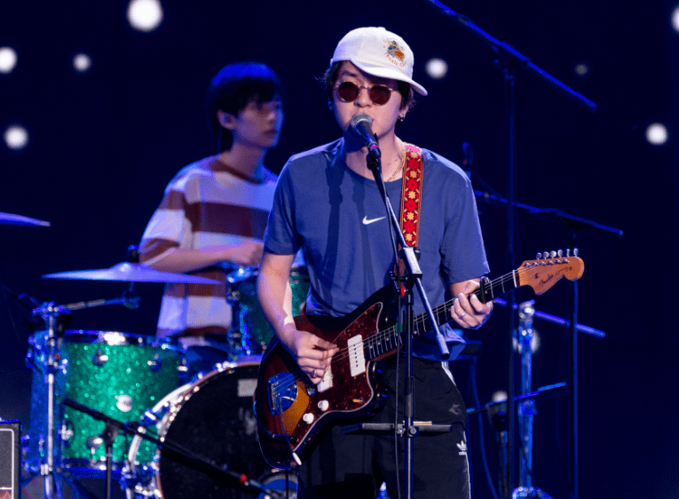 免费观看盘尼西林面孔反光镜等十六支乐队轮番登台