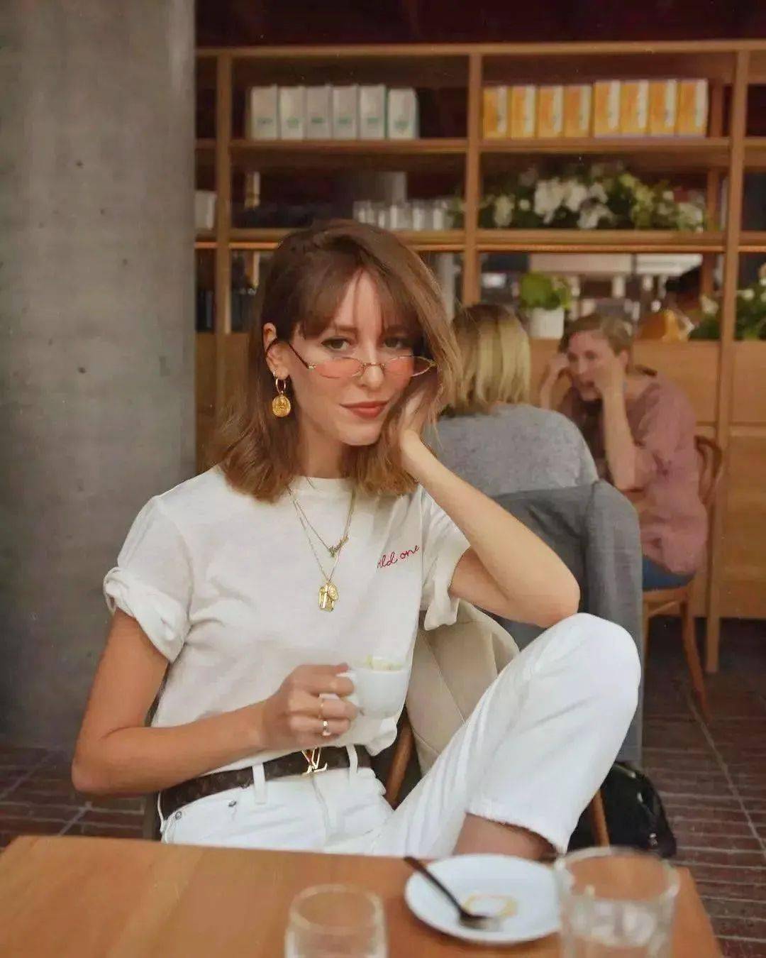 吊带|28套夏日法式穿搭，慵懒浪漫，真的太太太心机了！