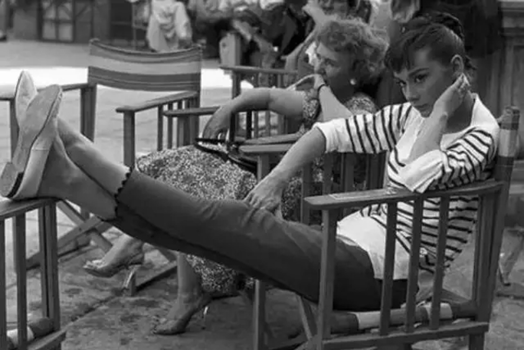 吊带|28套夏日法式穿搭,慵懒浪漫,真的太太太心机了!