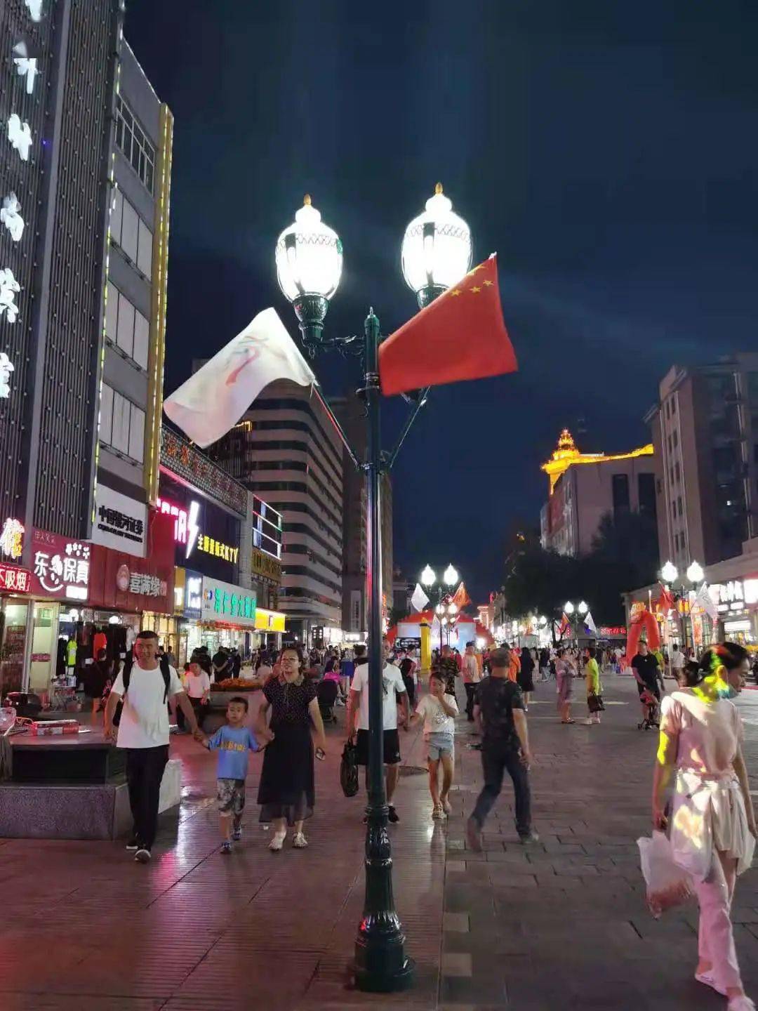 黑龙江日报】东一中俄风情街好戏连台 市民消暑夜游来打卡_牡丹江