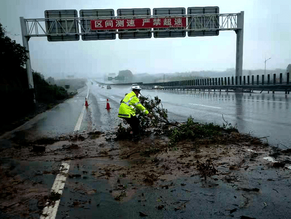 许昌市暴雨图片