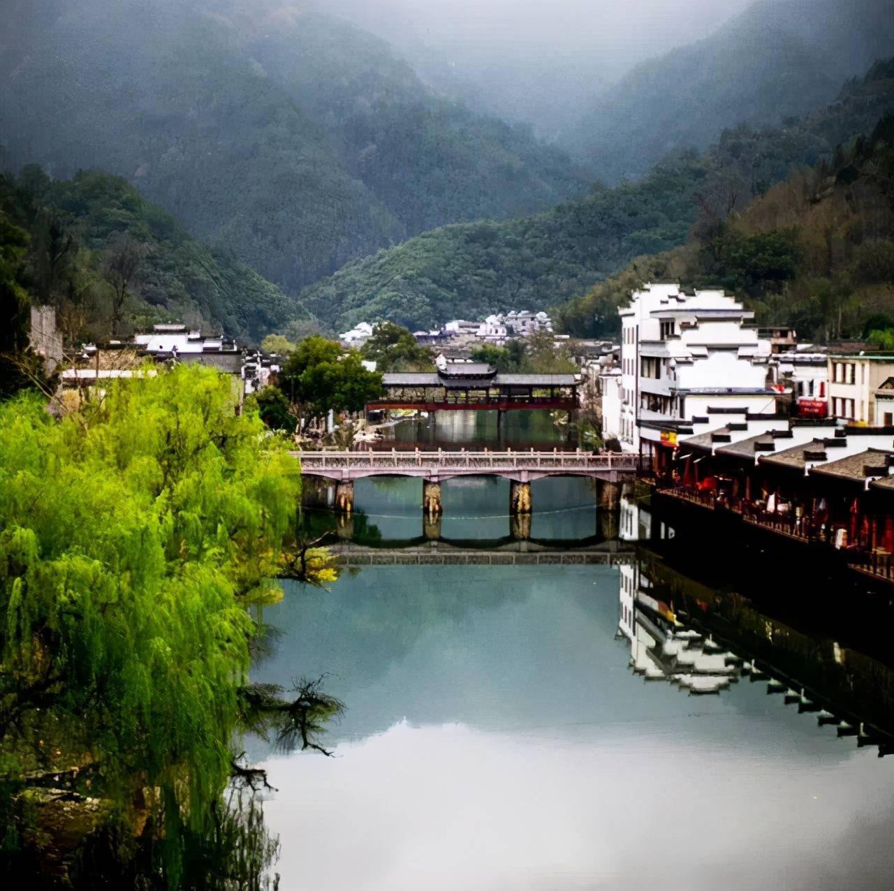 瑶里古镇这里有安安静静的徽派老建筑山水景色特别适合小住