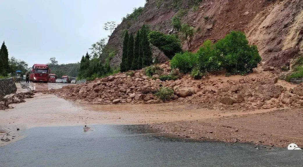 致使我市国省干线公路山区路段水毁,塌方,泥石流等灾害频发,影响道路