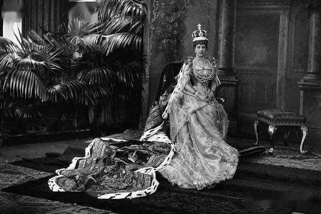 95岁女王超长待机,那是基因的力量,看看百年来三位王后就知道了_玛丽