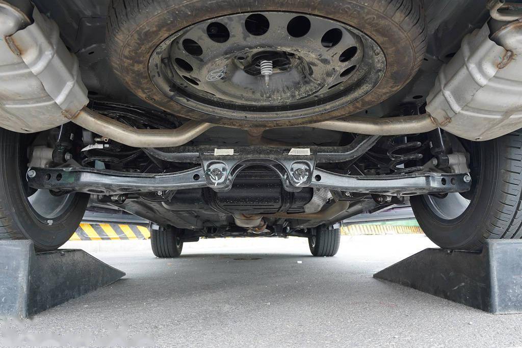 瑞虎8plus拆解6底盘悬挂其实就差个护板