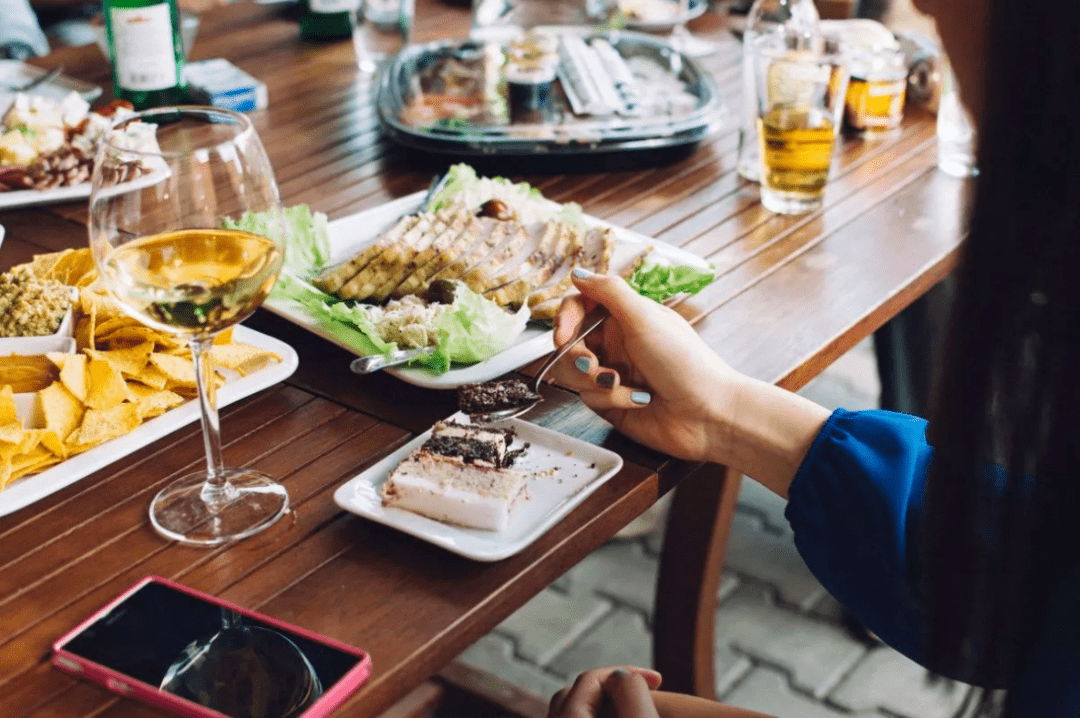 人体|不注意这五点,睡前喝葡萄酒,既不美容,也不养生!