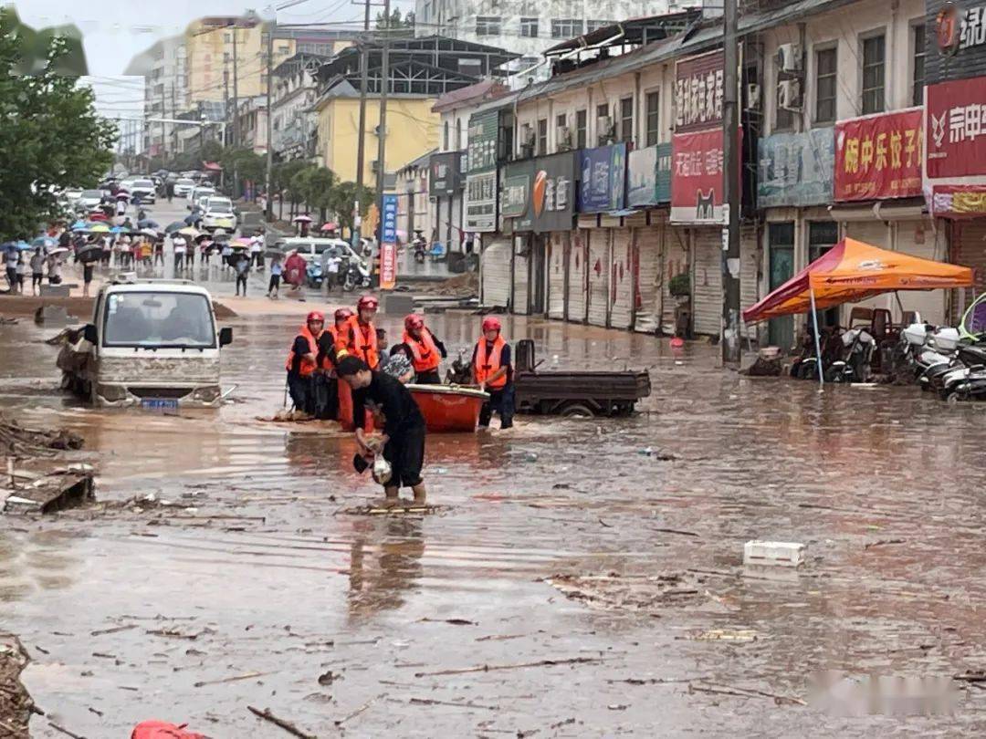 暴雨袭城洛阳消防日夜兼程紧急营救