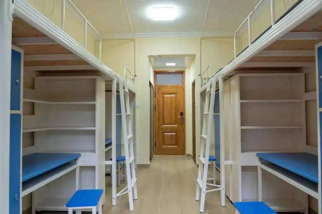 的夏天自带空调与洗衣机又有舒适四人间既有宽敞六人间"宿舍很好住,你