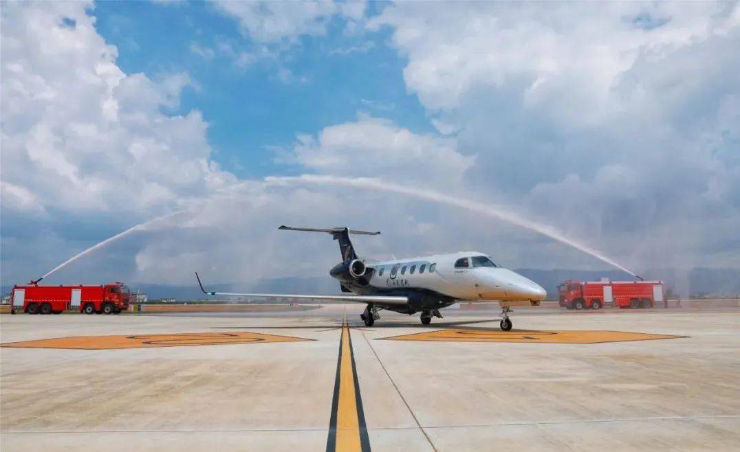 云南日报头版聚焦红河州