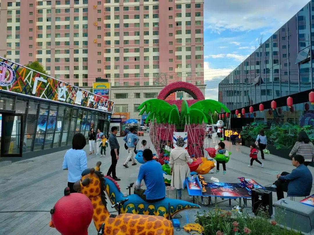 炎热夏季格尔木夜市嗨起来