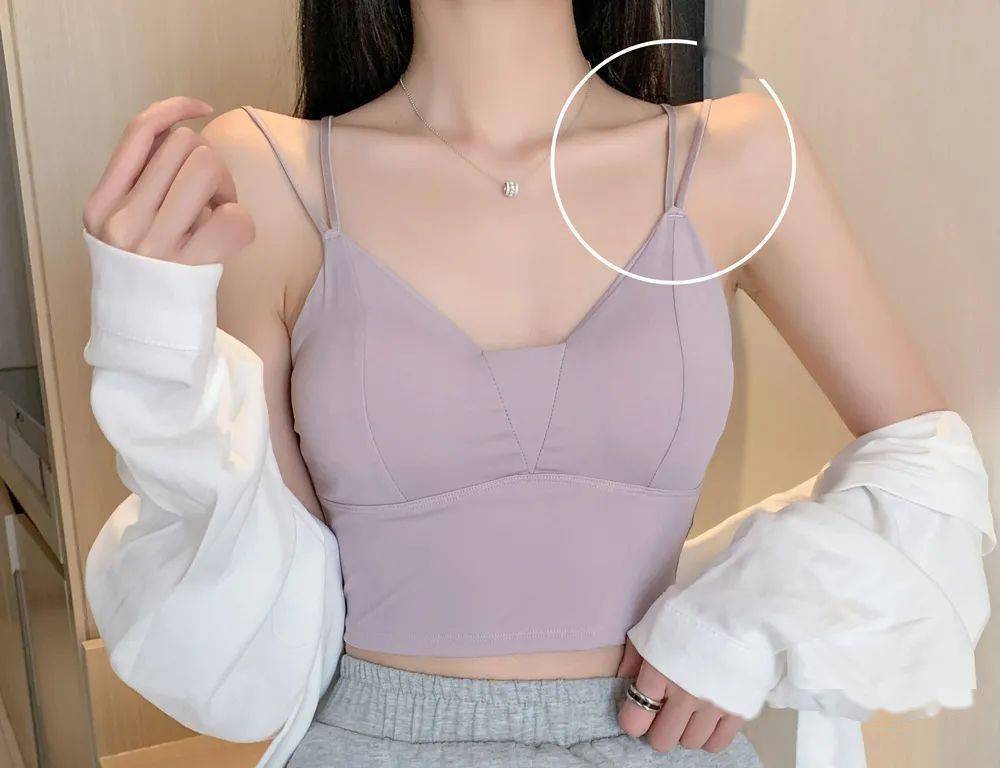 今夏爆火的渣女吊带显瘦又撩人女人看了都顶不住