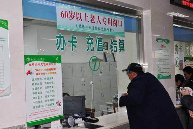 老年人迎来福利?铁路新规出台,年满60岁有3个优先权,转告家人