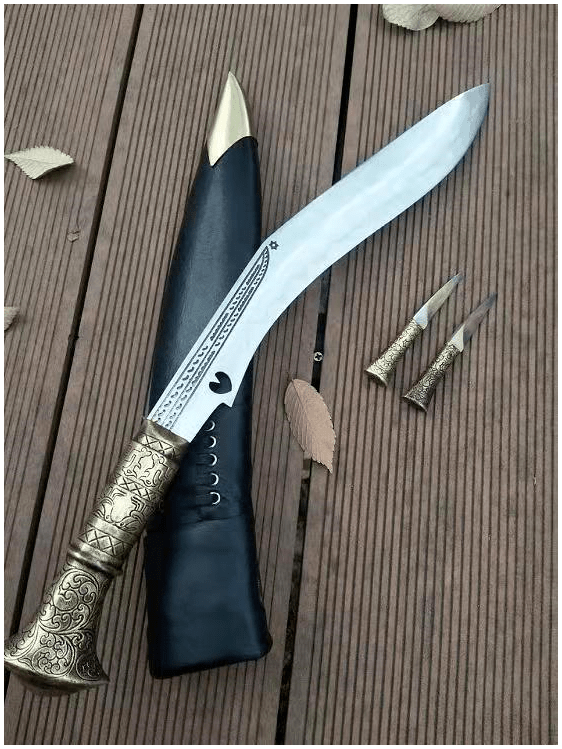 廓尔喀弯刀,俗称"狗腿刀",是尼泊尔的国刀,据说是世界上公认的最符合