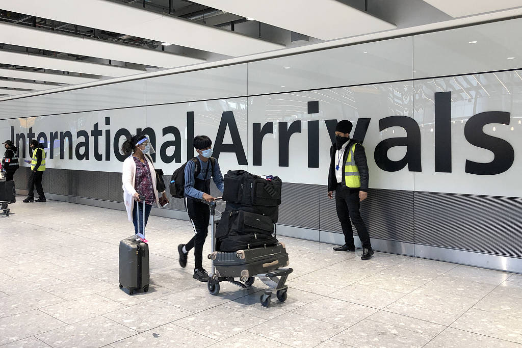 英媒:感染率正飙升之际 英国停止对入境者例行新冠筛查