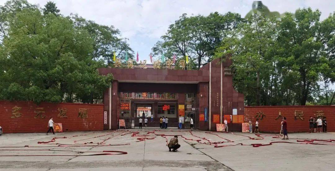 张庆华先生奖励兴宁坭陂中学高考取得优异成绩
