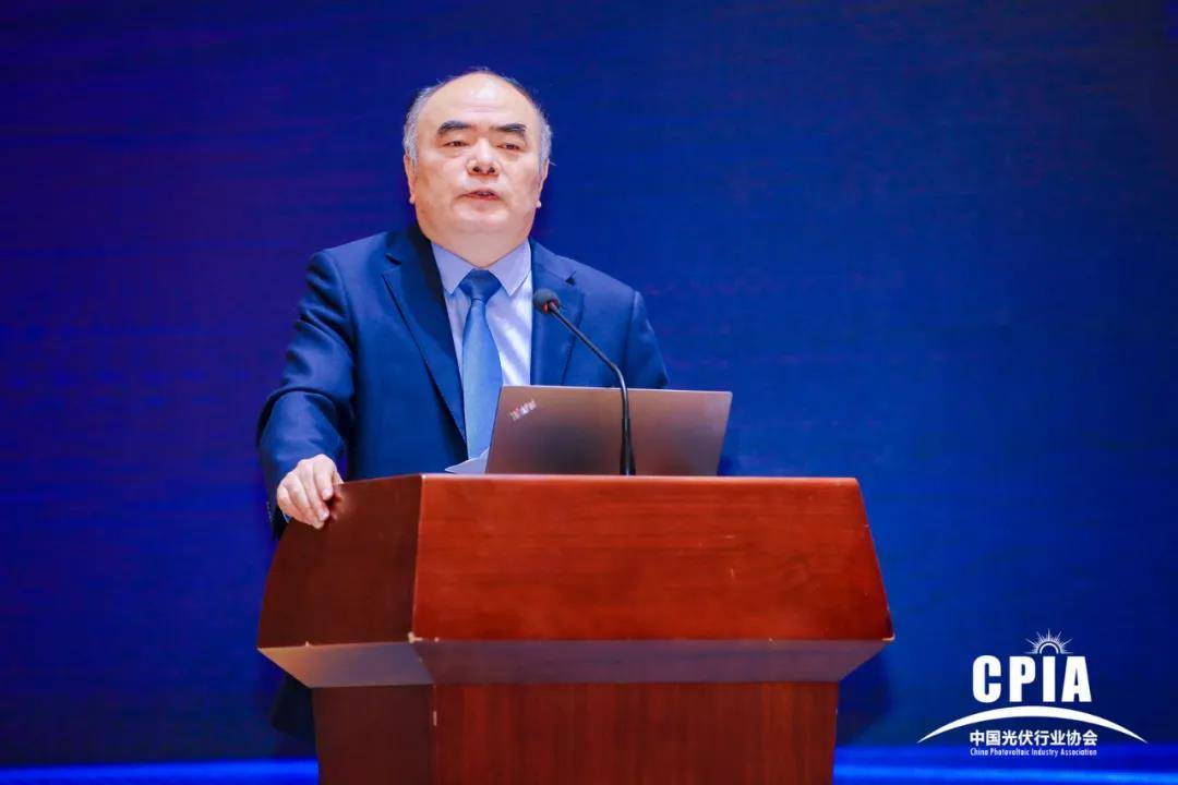 中国光伏行业协会理事长曹仁贤