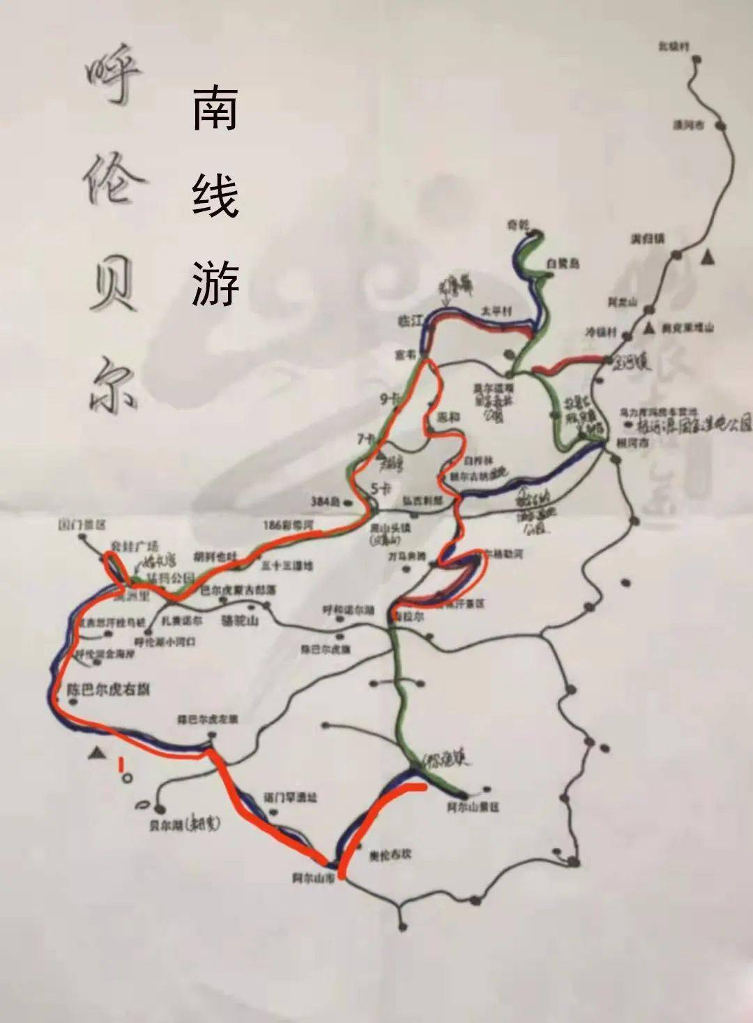 从莫日格勒河景区出来以后,可以沿公路直奔拉布大林镇,在这里找个地方