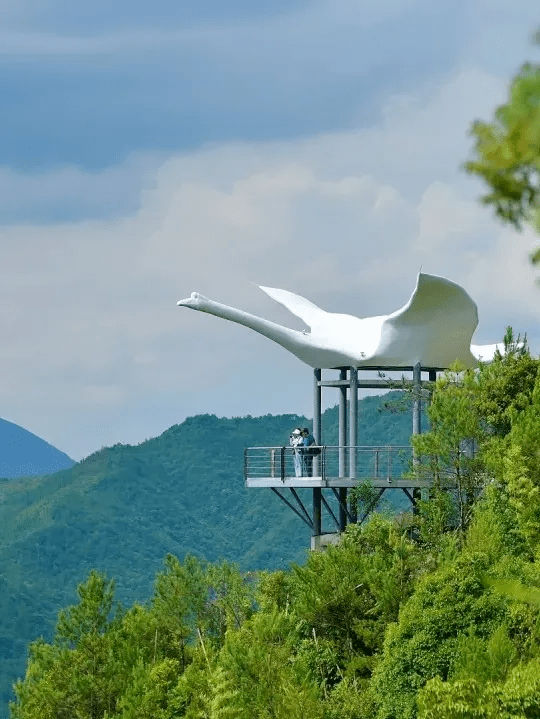 萌寵樂園,住著藍孔雀,山羊,海狸鼠,兔子,還有表情包中常出現的土撥鼠