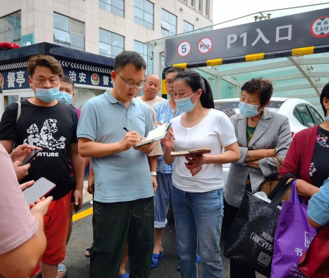 暴雨中，他们蹚积水、报汛情、拍救援......