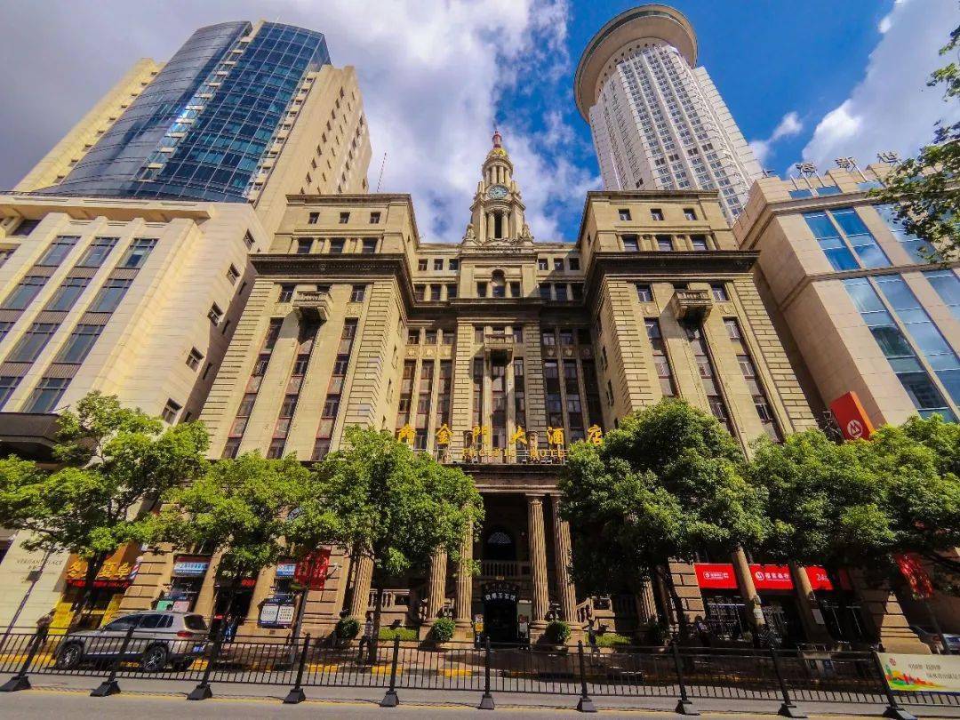 老上海人习惯管这儿叫"华侨饭店",因为解放后直至1980年代,金门一直是