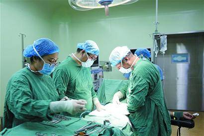 盐类|无法控制排尿原是结石作怪