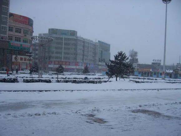 靖边 ·老车站广场那就跟随小编一起与旧城一道慢慢变老,与新城一道