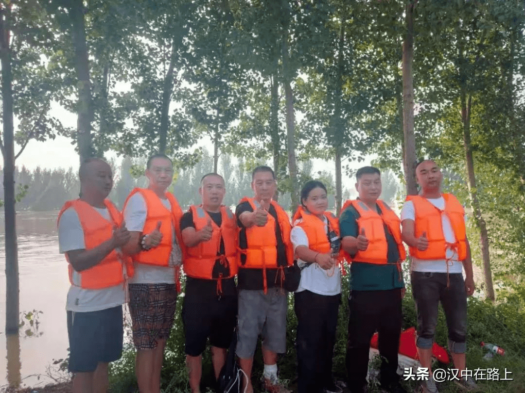 会志愿者任斌,40岁,医疗急救设备经销商韩涛,46岁,餐饮店老板武小刚