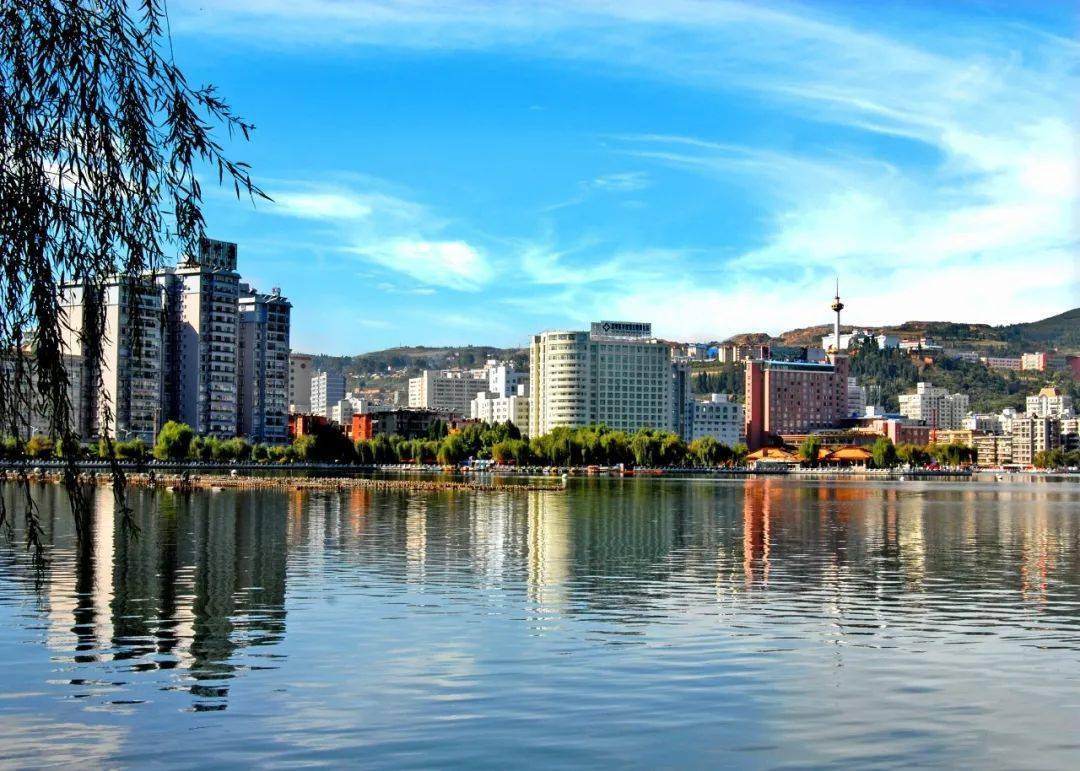 嘿,个旧在等你,把它绘成梦里的模样_金湖