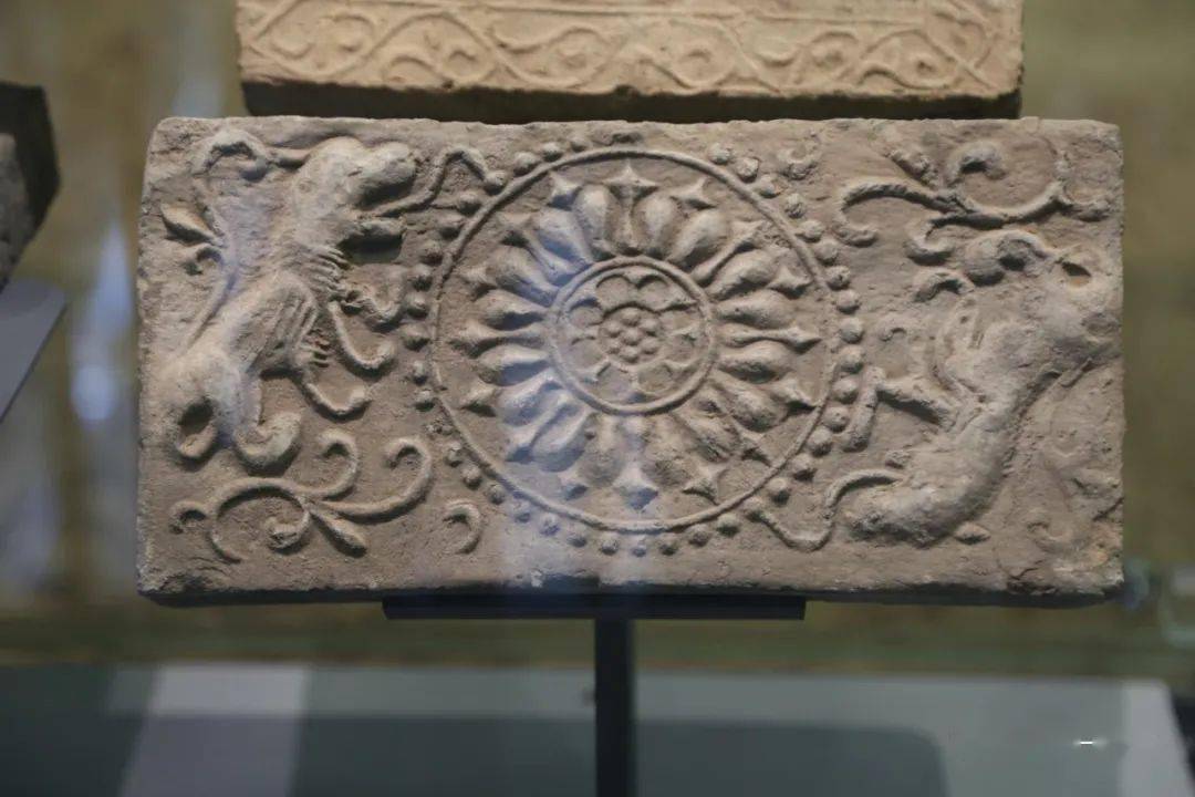 花纹砖石雕柱础铺首衔环,泡钉