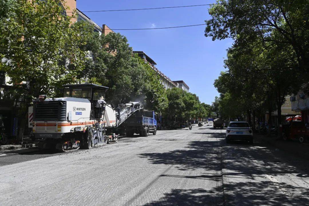 相互转告贵溪这条大道正在封闭改造