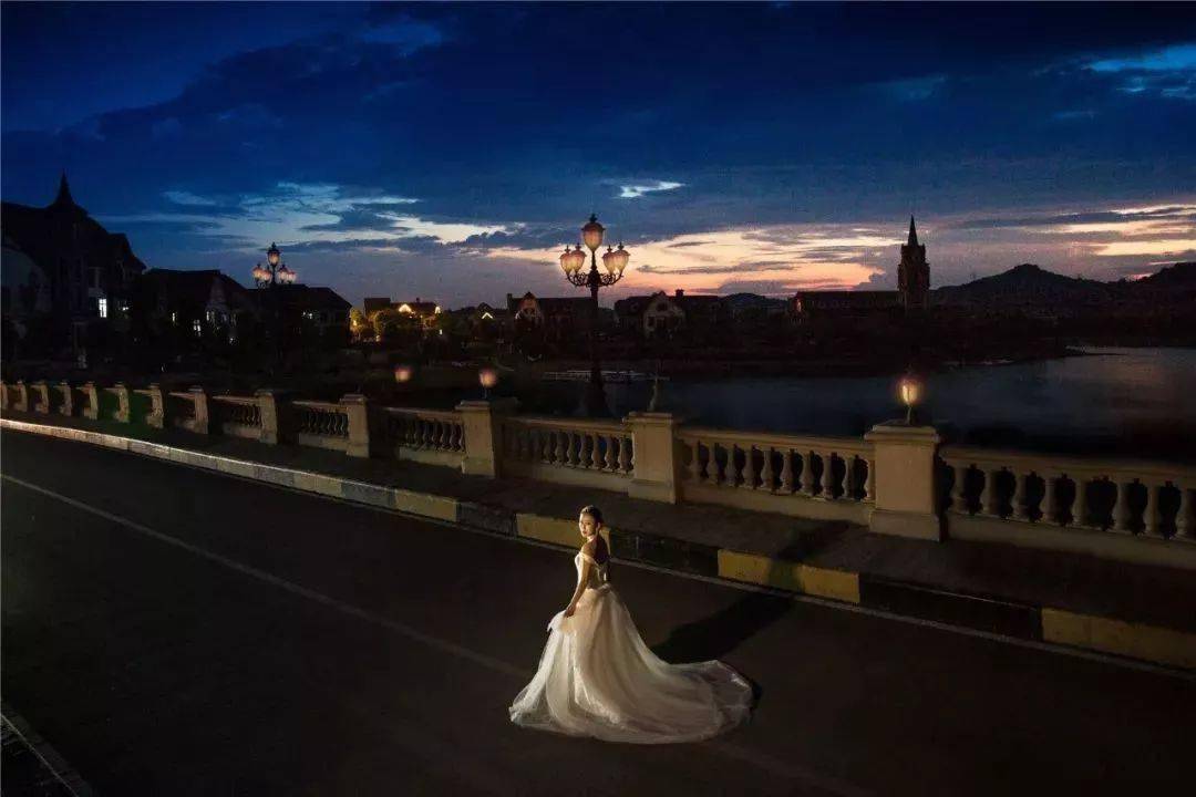 浪漫又特别的夜景婚纱照,你值得拥有
