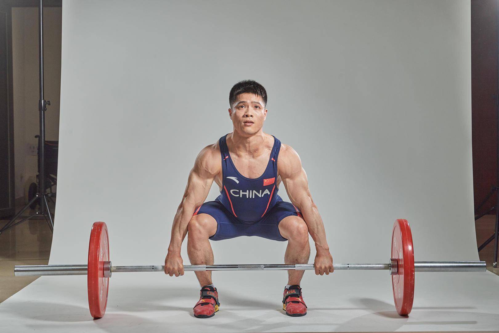 李发彬举起中国男选手首金改级别后教练终于不用担心他的体重