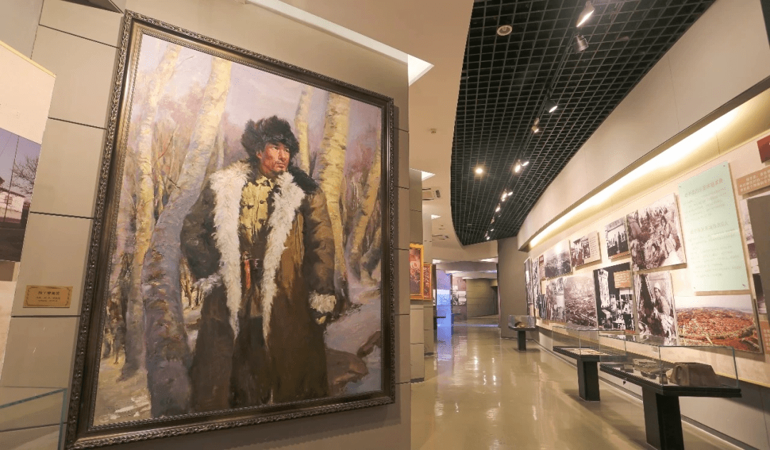 杨子荣纪念馆设置使用了大量的图片,实物,辅以声,光,电等现代科技手段