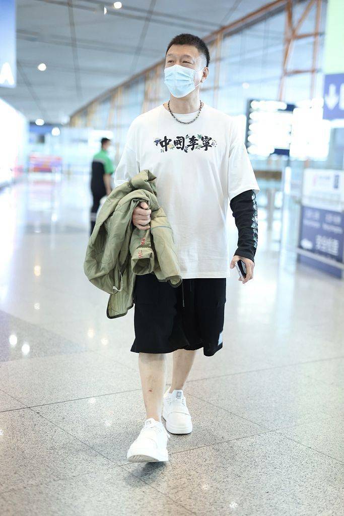 黑色|国货之光冲上热搜 盘点明星们的国货穿搭