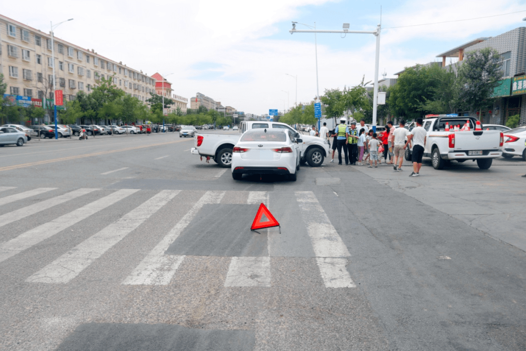 交通安全掉頭導致事故這輛車負全責