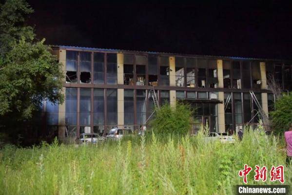 该建筑为吉林省远程物流有限公司和李氏婚纱梦想城共用