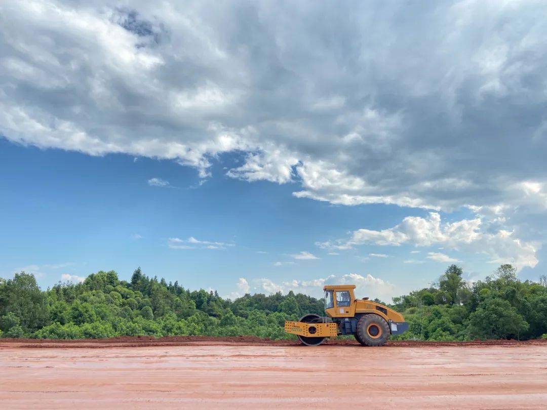 39吨大吨位压路机双架桥机双幅同时架梁02直击江杉高速火热施工现场