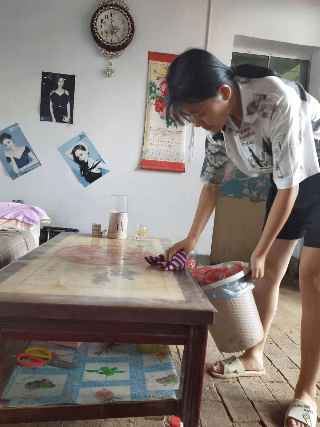 为家人洗衣做饭,体会父母的辛劳,促进家庭和谐氛围的形成.