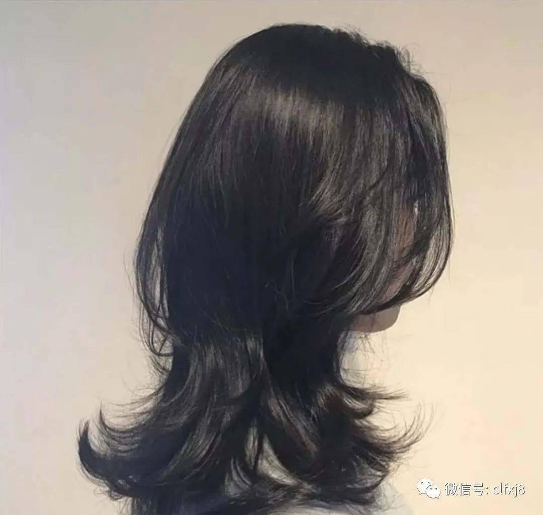 锁骨燕尾发怪美的