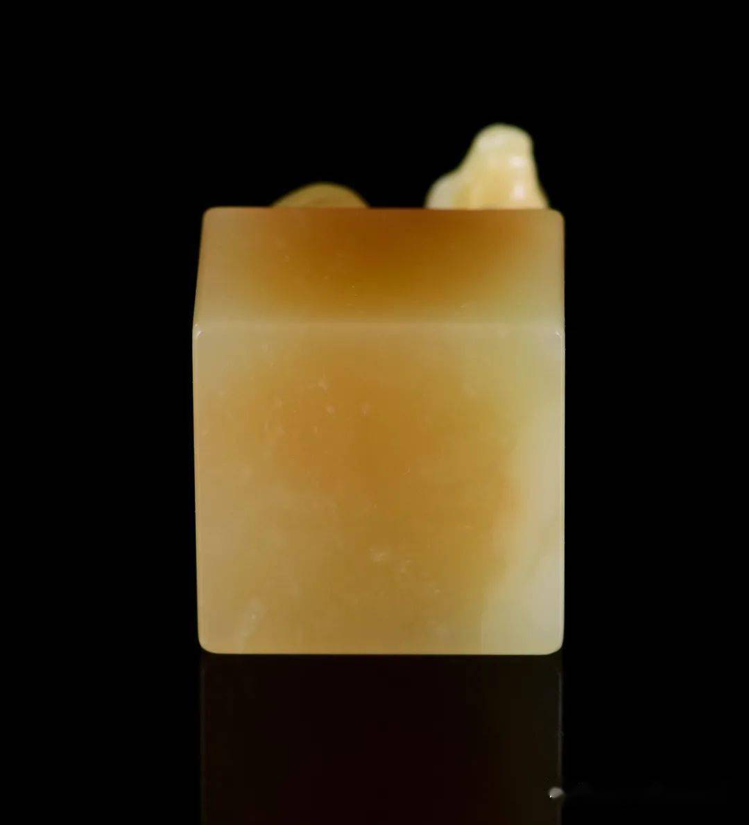 年出生于福建罗源,2010年跟从叶锦齐学习寿山石雕刻,从博古开始学