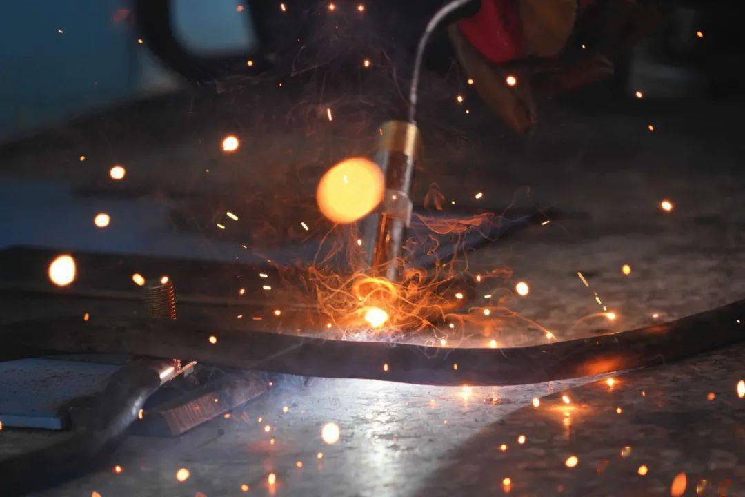 化工公司山东能源杯首届职工岗位技能比武电焊工实操比赛在公司举行