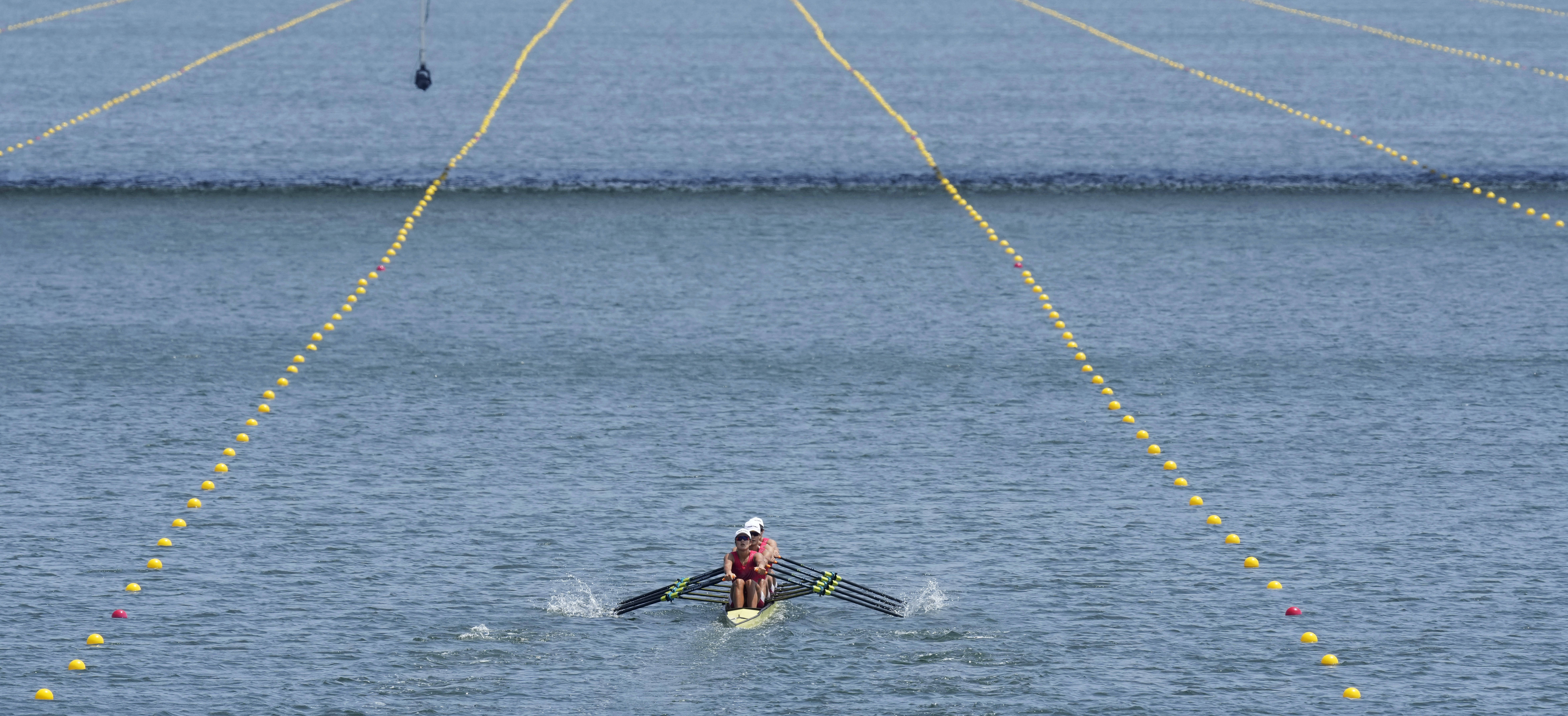 新华社记者 杜潇逸 摄当日,在东京奥运会赛艇项目女子四人双桨决赛中