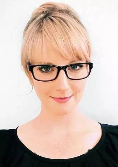 黑框眼镜你的时尚搭配的最佳伴侣