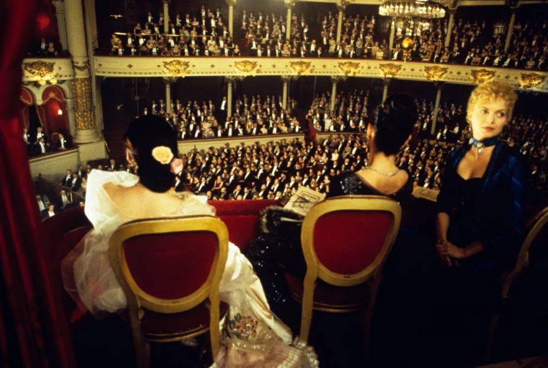 ÿһĻ�����ͻ�������Ů���Ψ�����鱯��