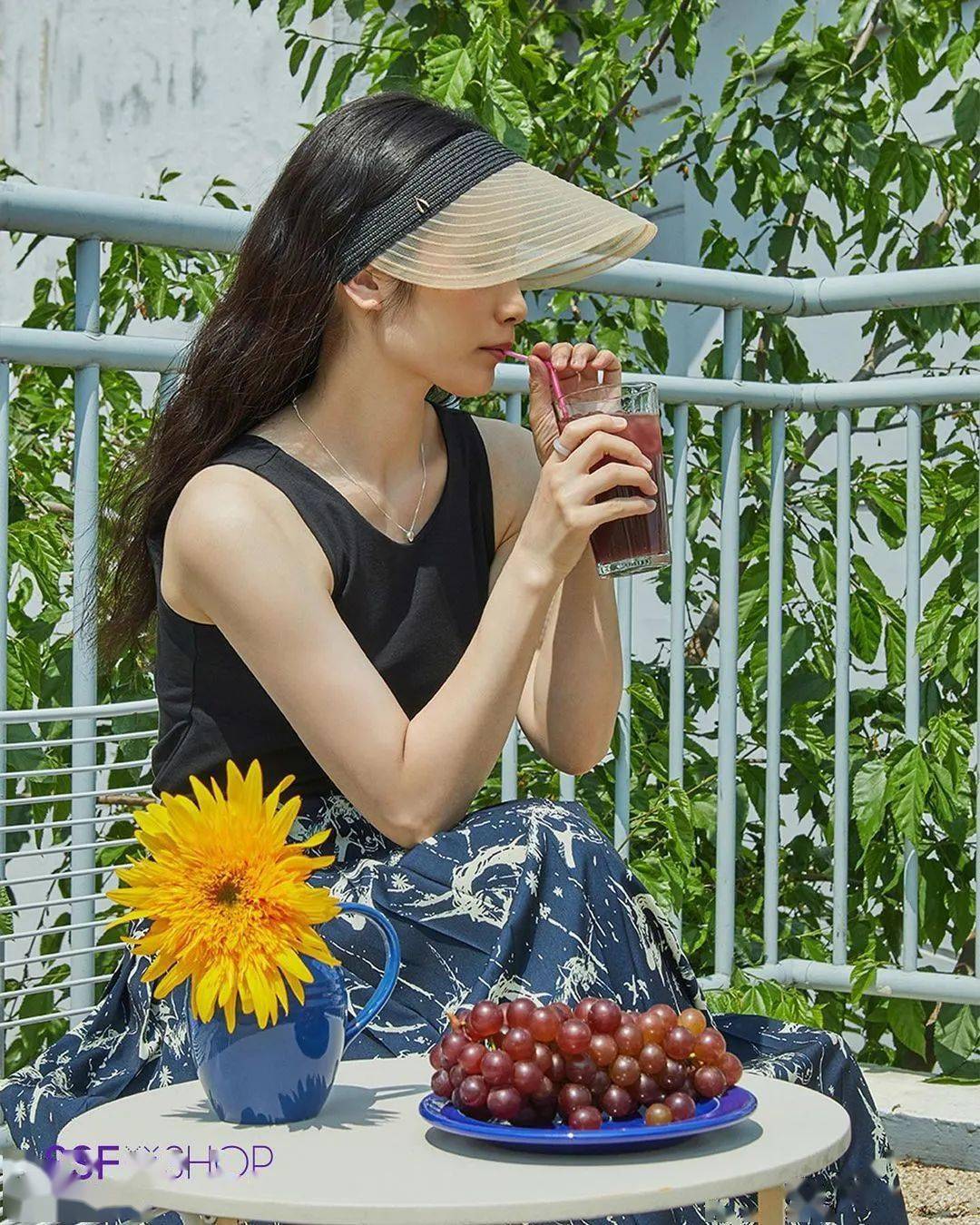 材质|Loewe、Miu Miu草编帽，才是今夏最时髦凹造型神器！