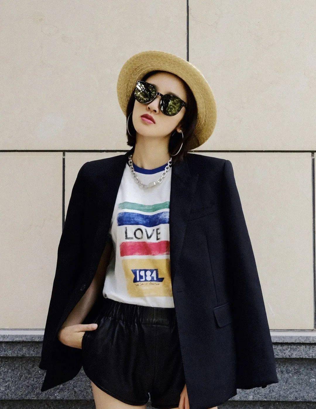 材质|Loewe、Miu Miu草编帽，才是今夏最时髦凹造型神器！