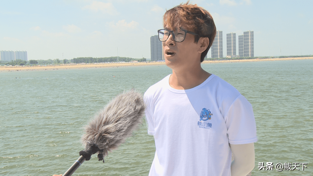 山海广场景区安全员 贾鑫:如果有游客遇到紧急事件,我们会立即启动