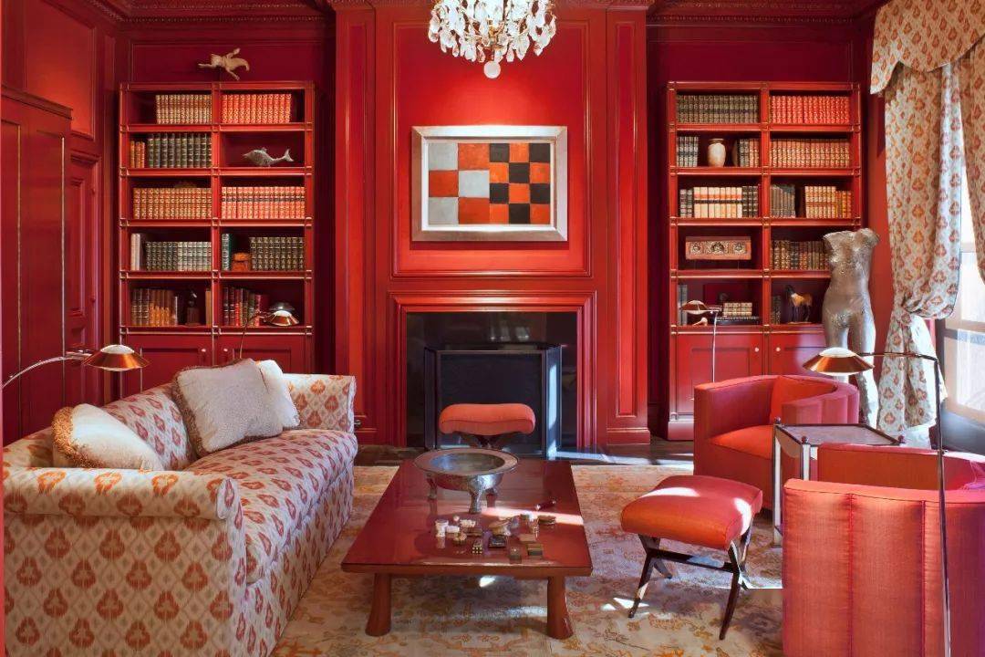 4寂静的热带舞会橘红色的热带动物背景壁纸塑造了这间书房,带来一种