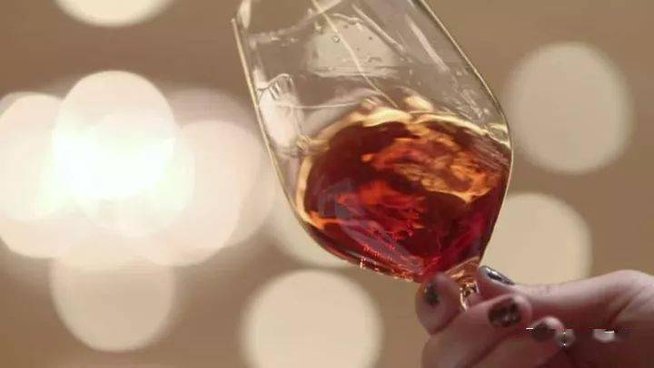 the|葡萄酒杯到底怎么拿?